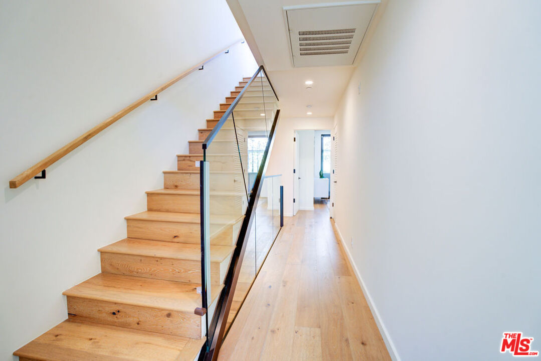330 Rennie Ave Unit: 2