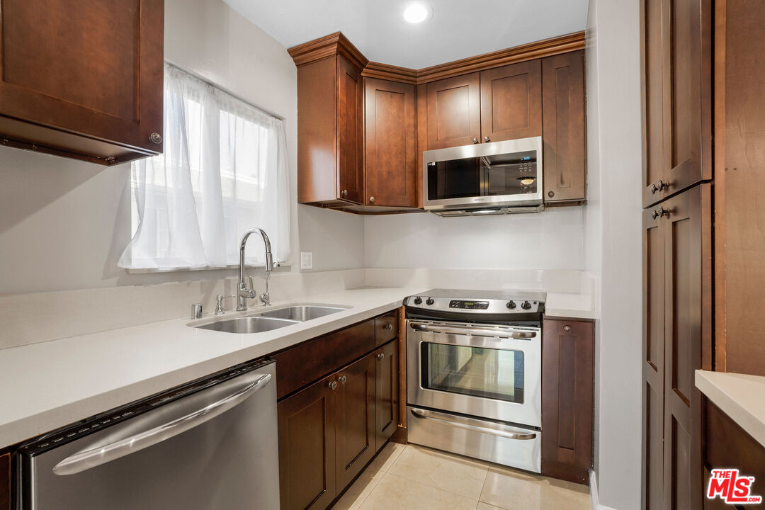 248 S Doheny Dr Unit: 3