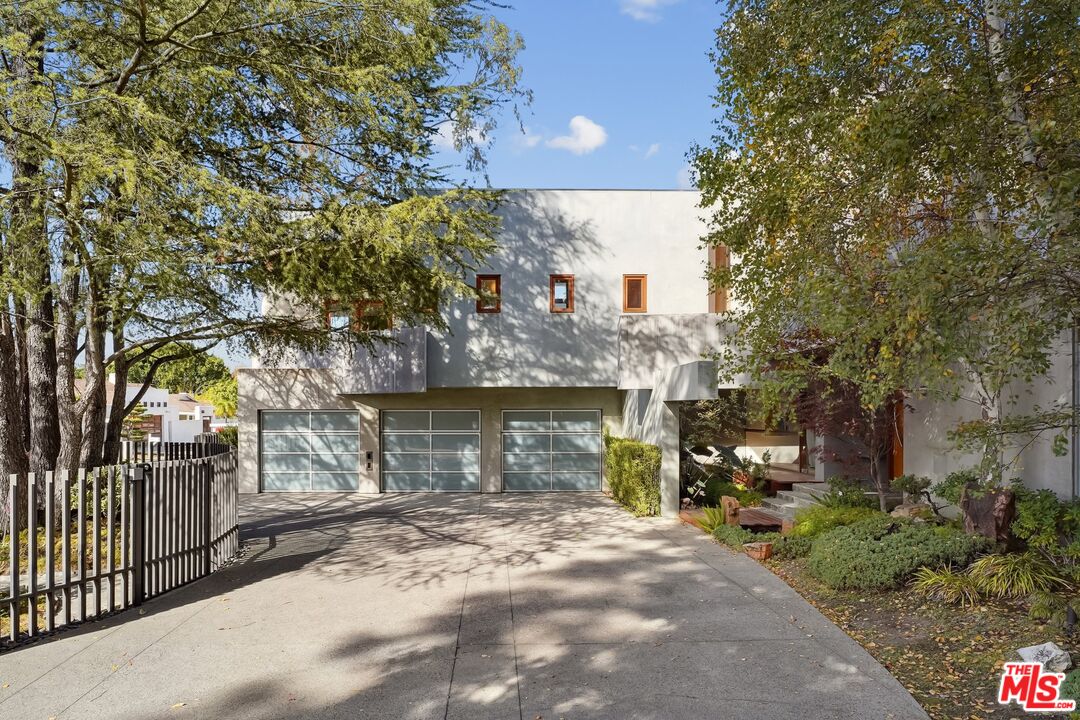 2238 Stradella Rd