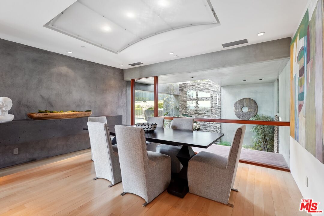 2238 Stradella Rd