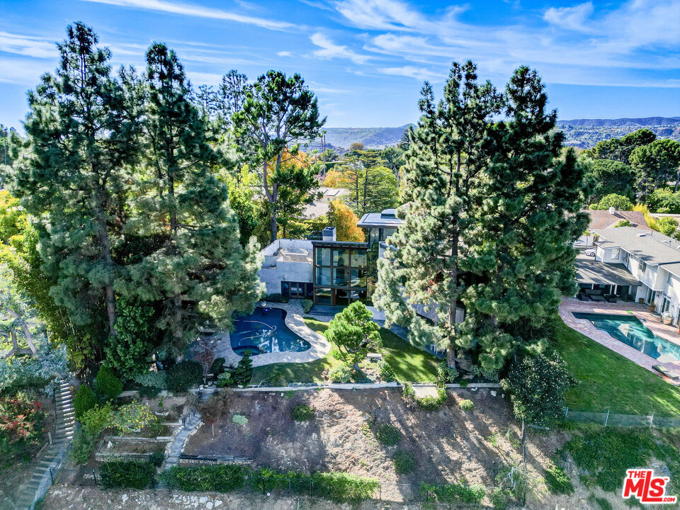 2238 Stradella Rd