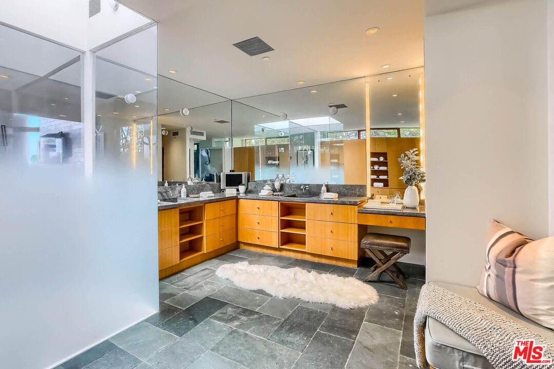 2238 Stradella Rd