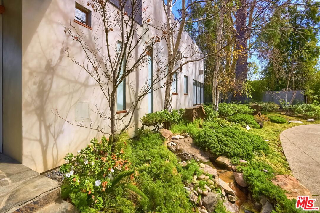 2238 Stradella Rd