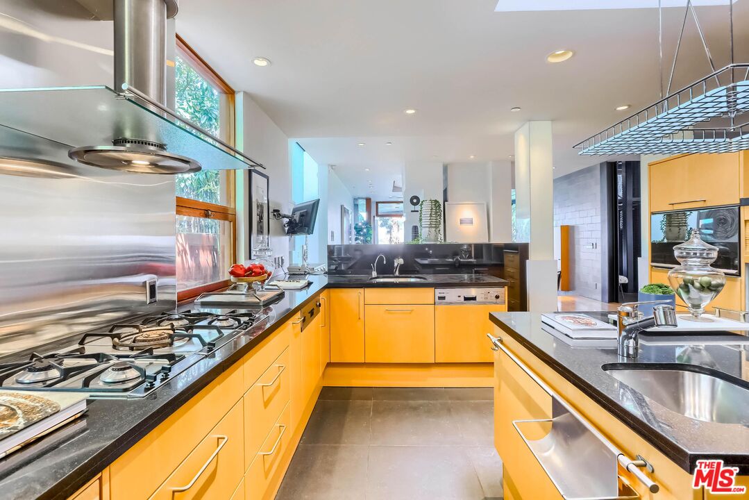 2238 Stradella Rd