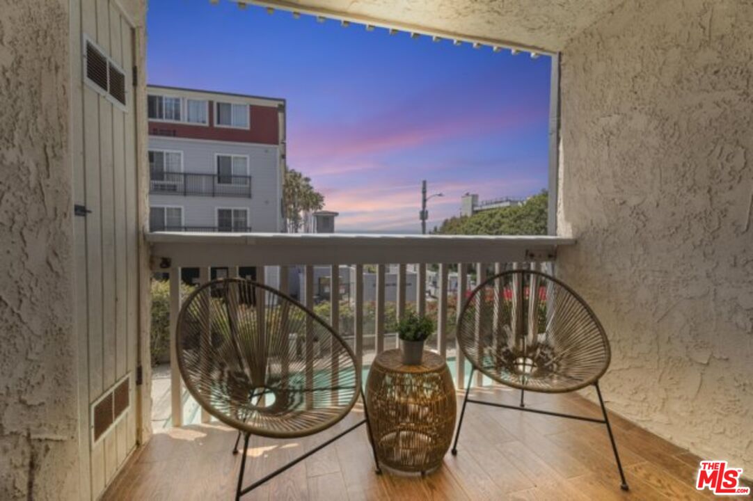 22 Navy St Unit: 205