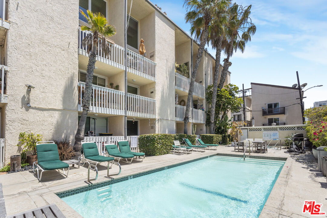 22 Navy St Unit: 205