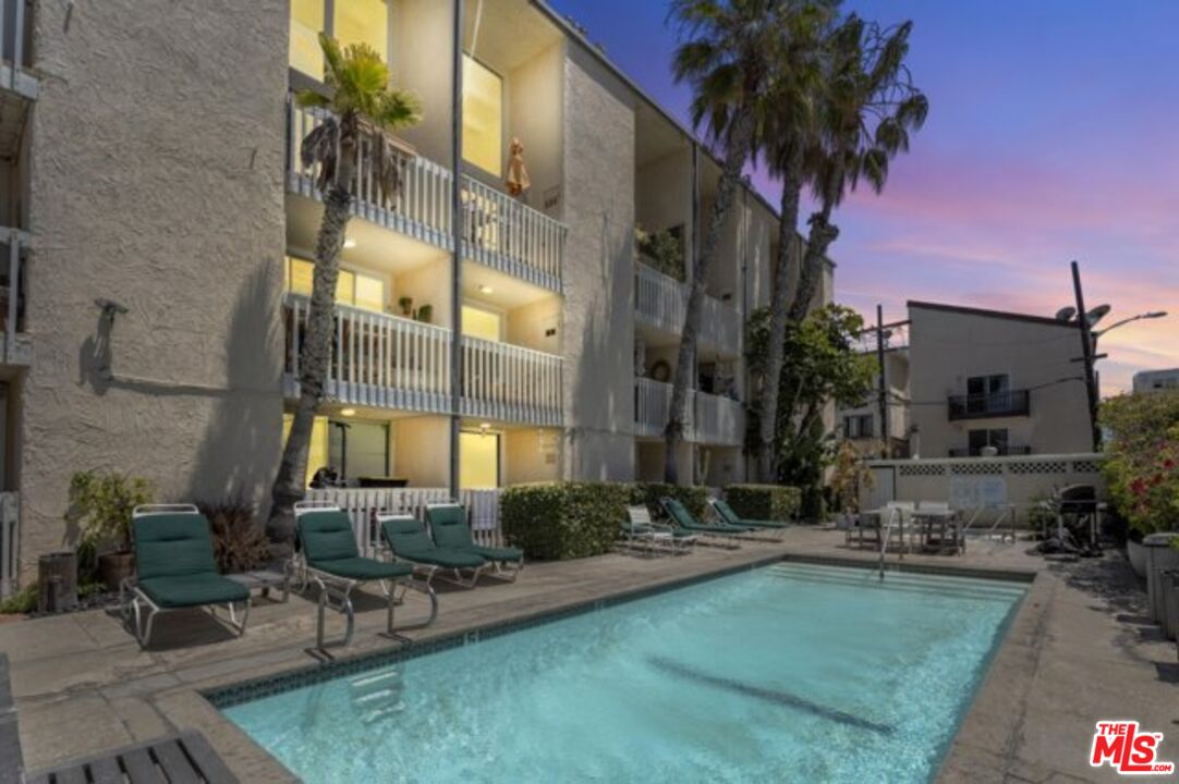 22 Navy St Unit: 205