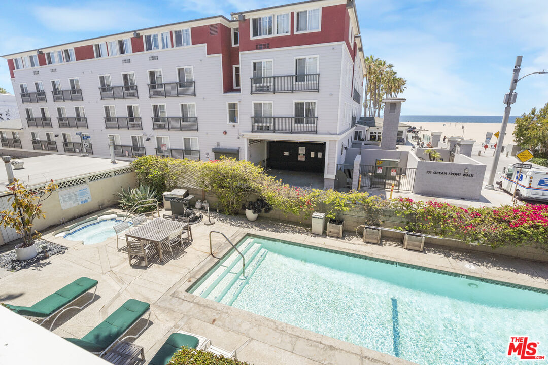 22 Navy St Unit: 205