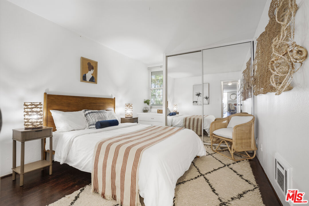22 Navy St Unit: 205