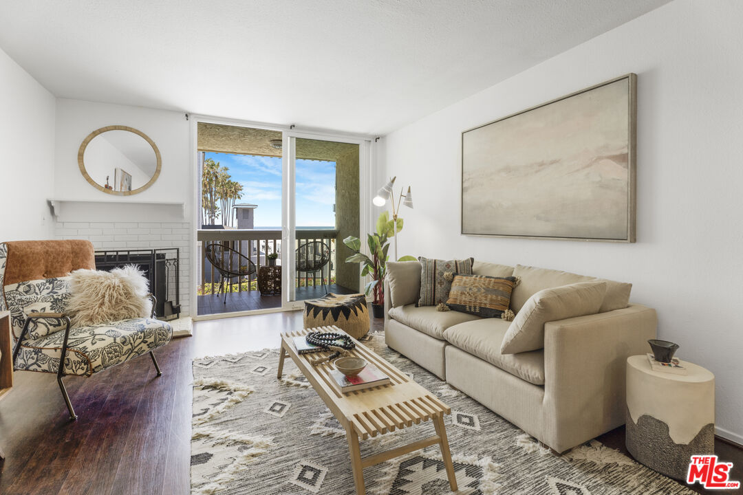22 Navy St Unit: 205