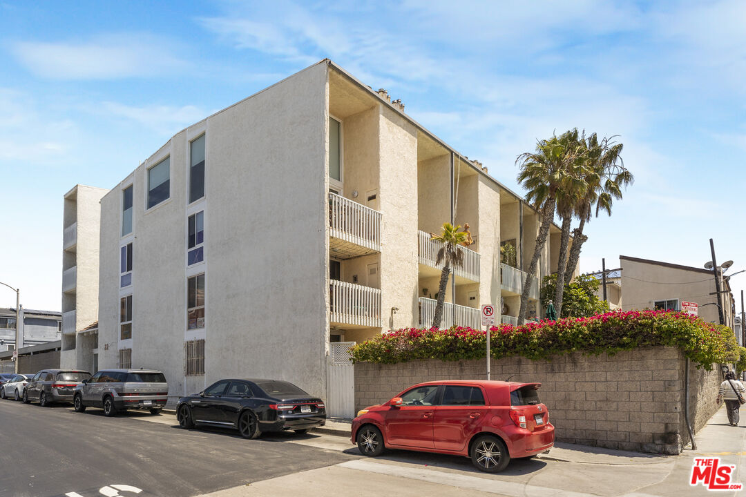 22 Navy St Unit: 205
