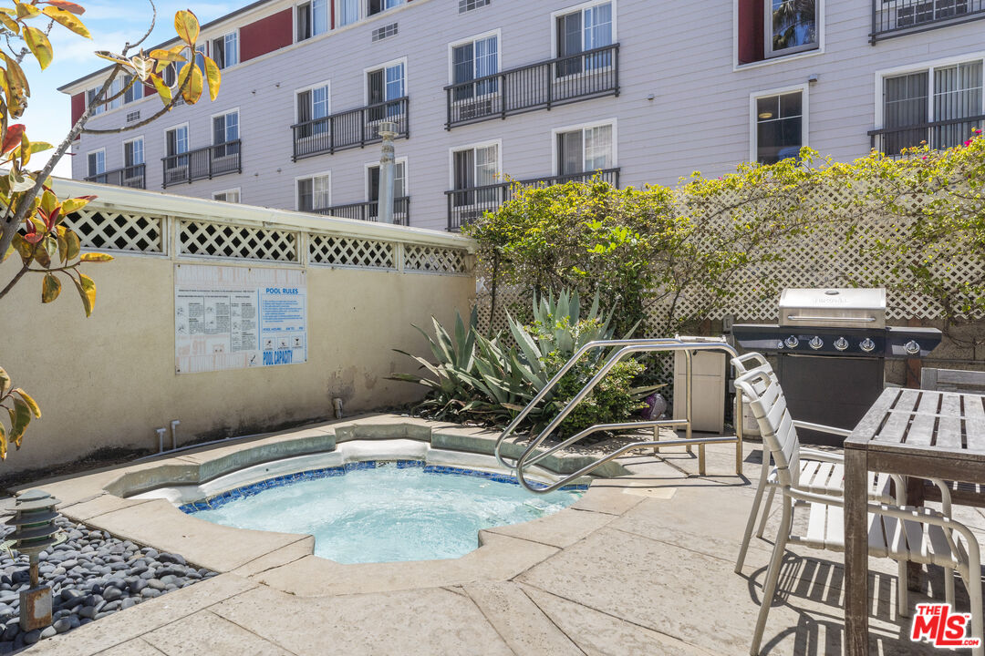 22 Navy St Unit: 205