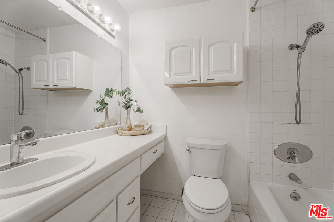 22 Navy St Unit: 205