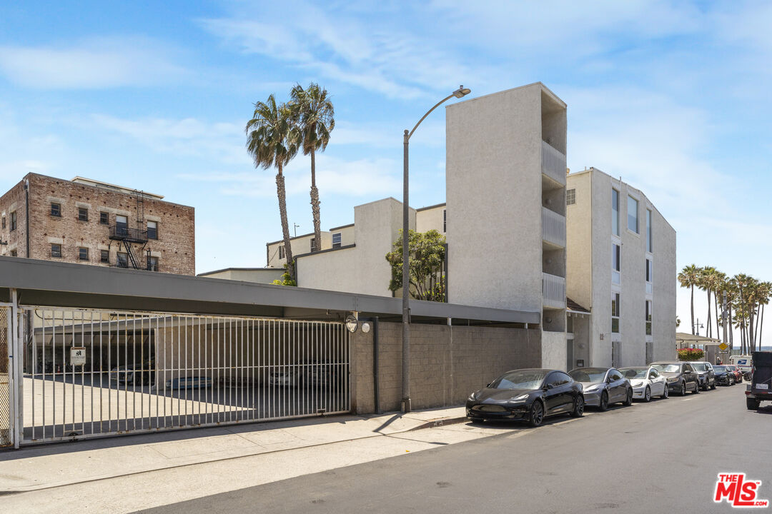 22 Navy St Unit: 205