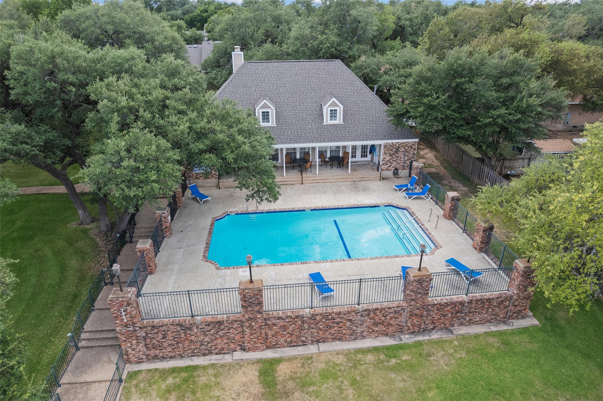 3870 Williamsburg CIR