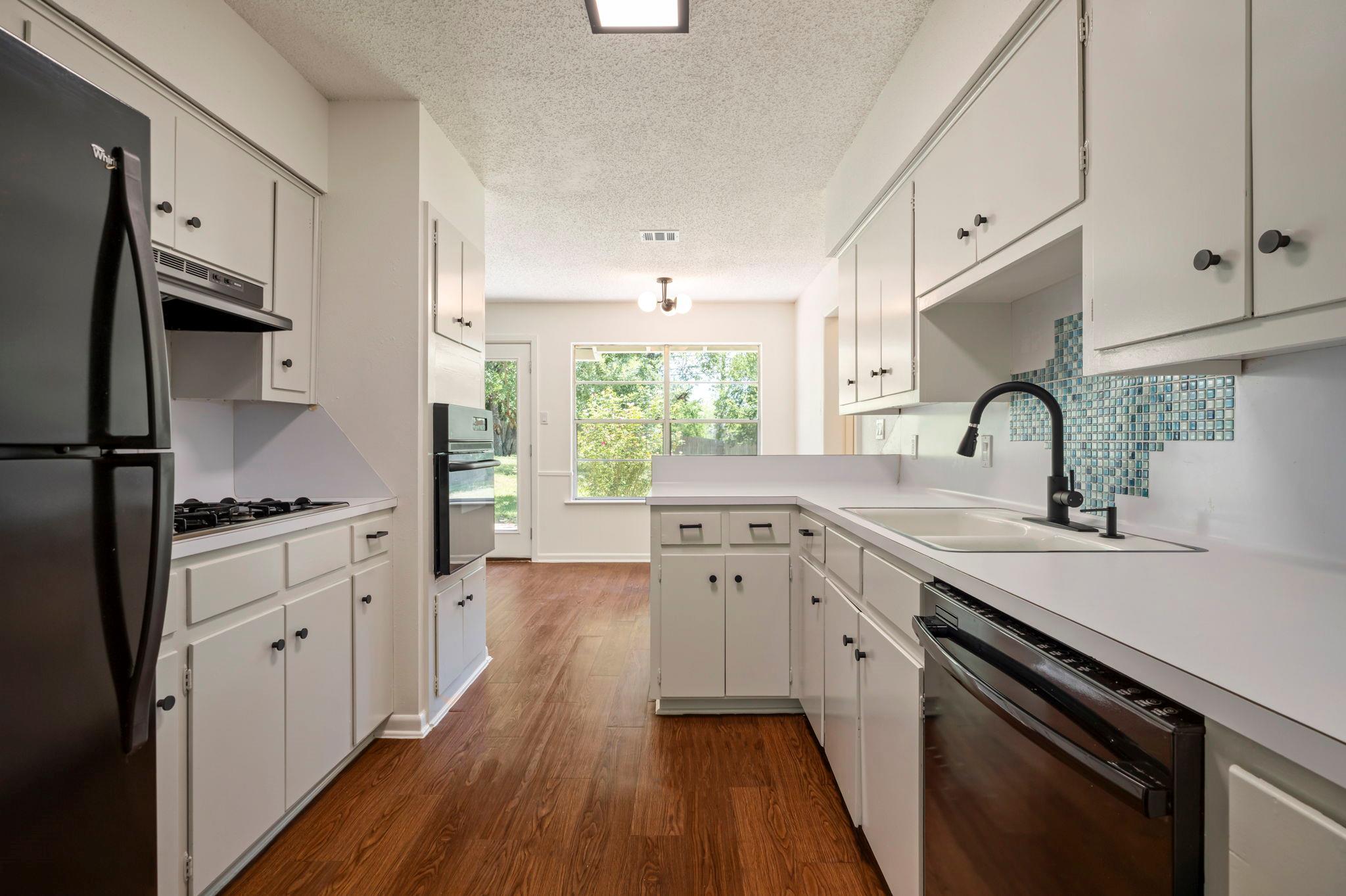 6801 Kings PT