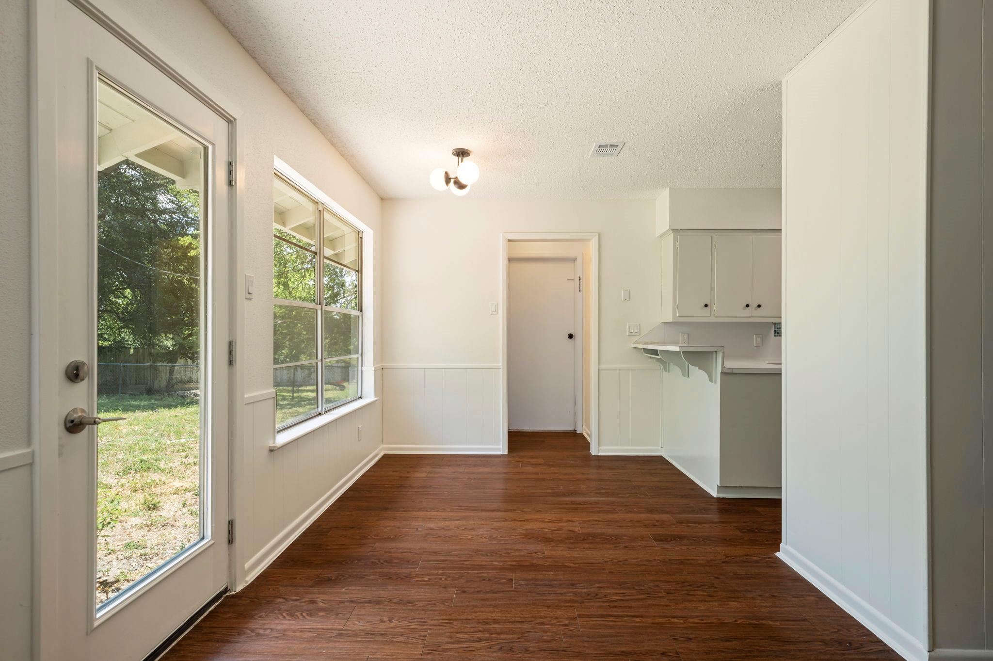 6801 Kings PT