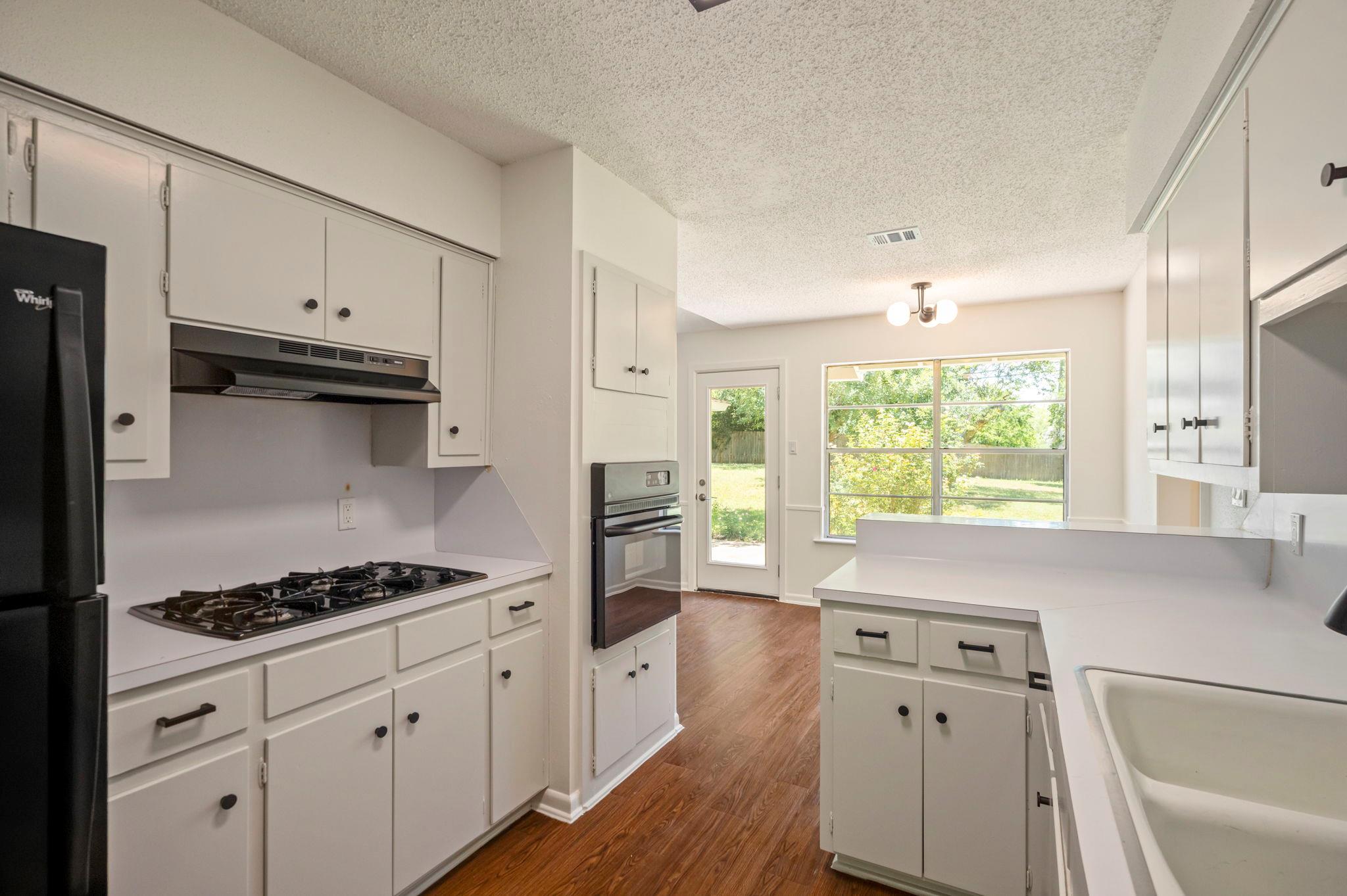 6801 Kings PT
