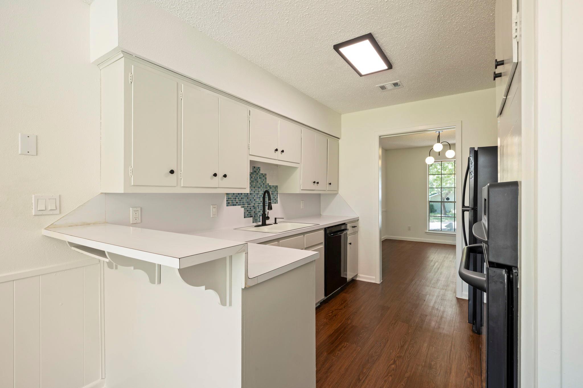 6801 Kings PT