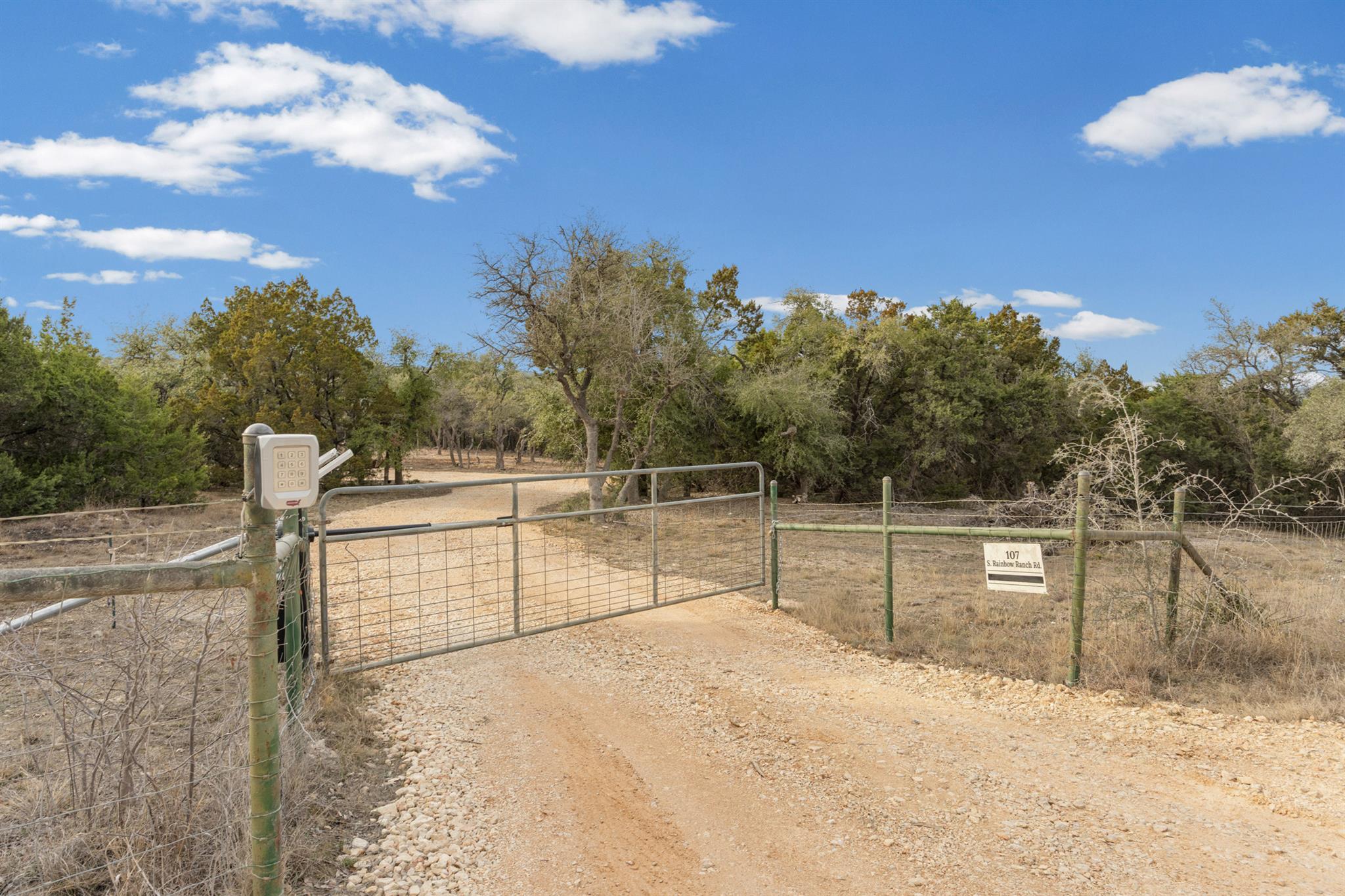 107 S Rainbow Ranch RD