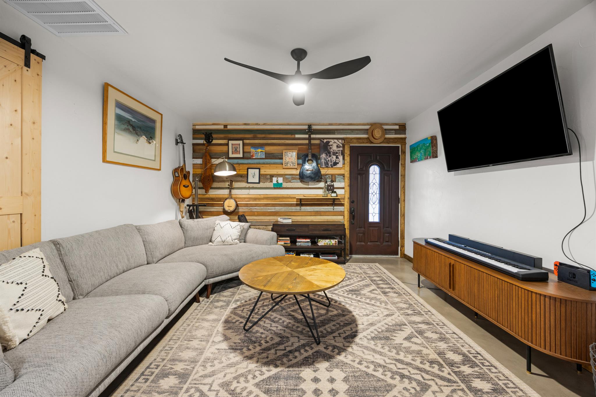 107 S Rainbow Ranch RD