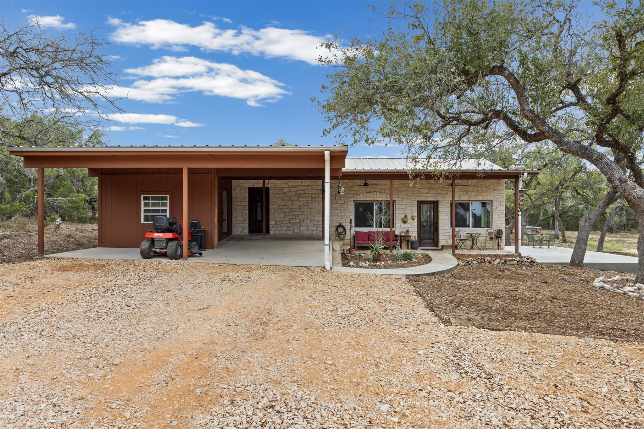 107 S Rainbow Ranch RD