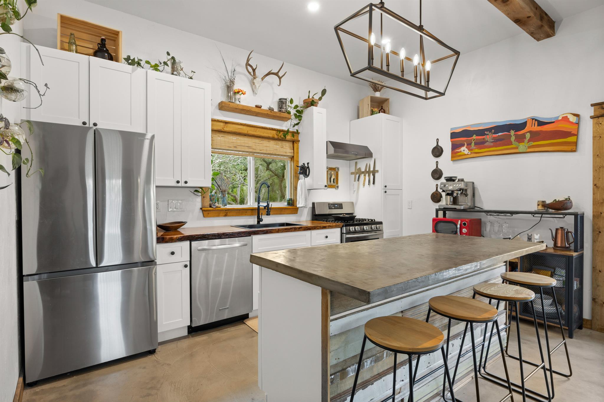 107 S Rainbow Ranch RD