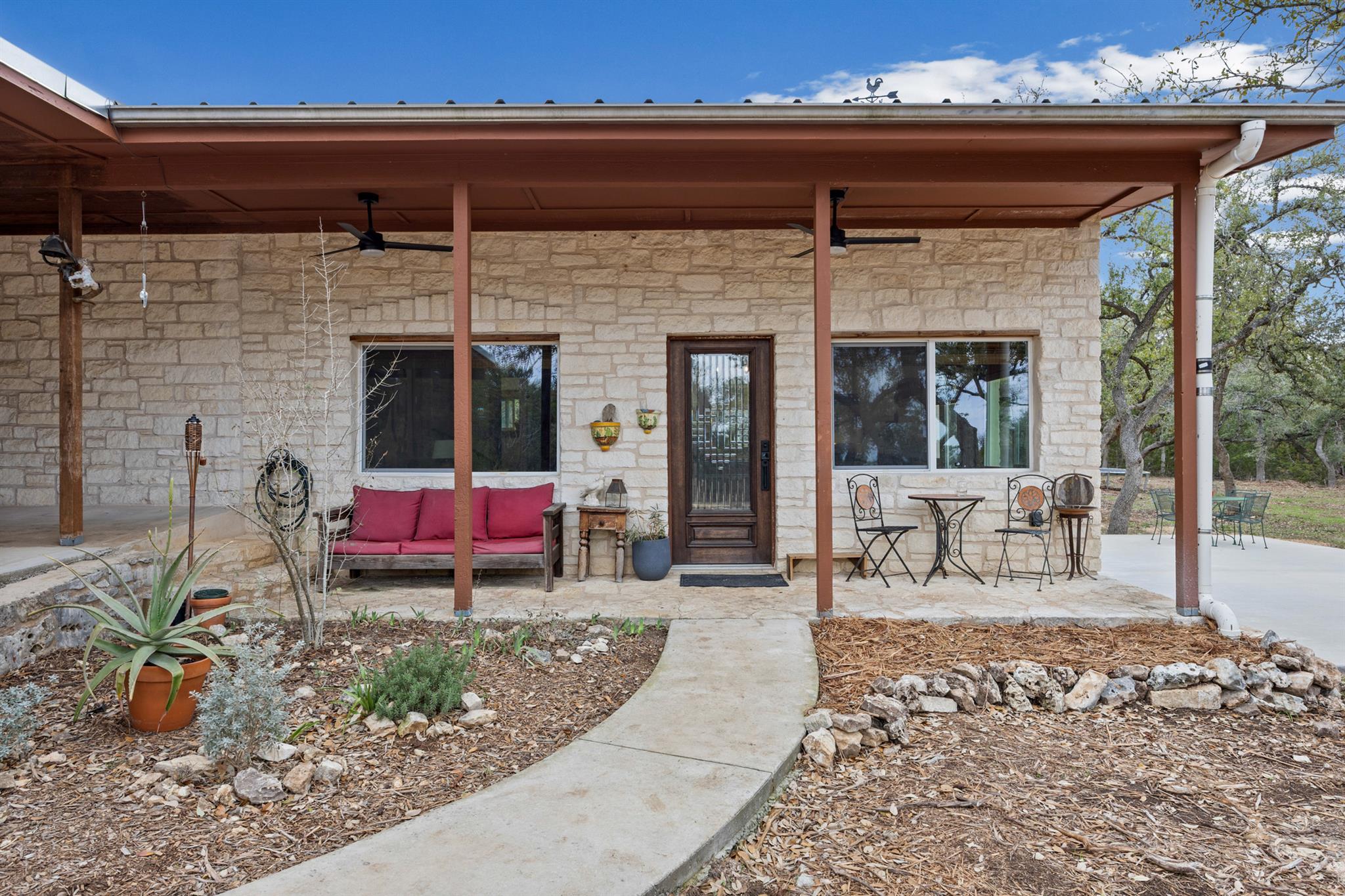 107 S Rainbow Ranch RD