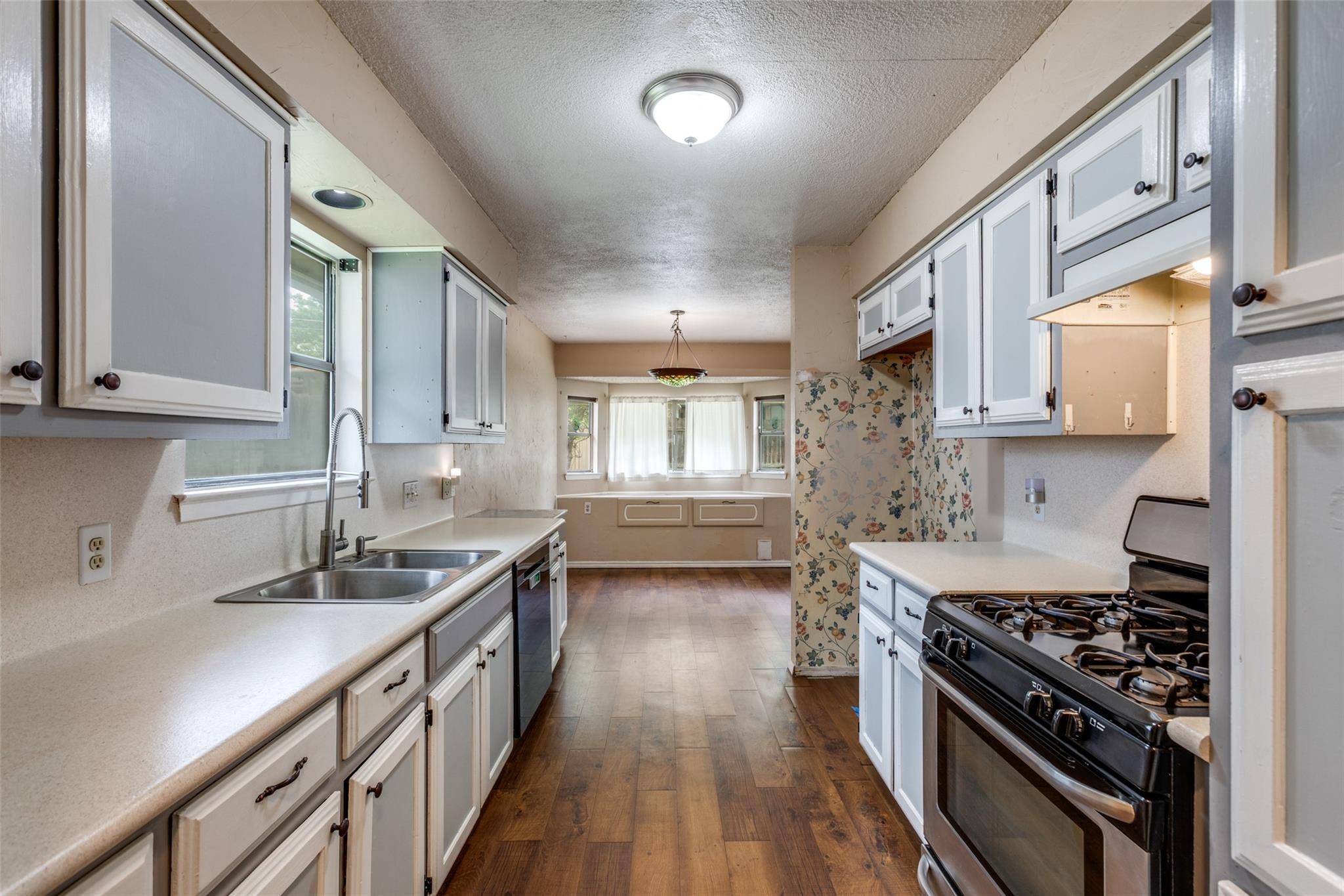 708 Greenwich PL