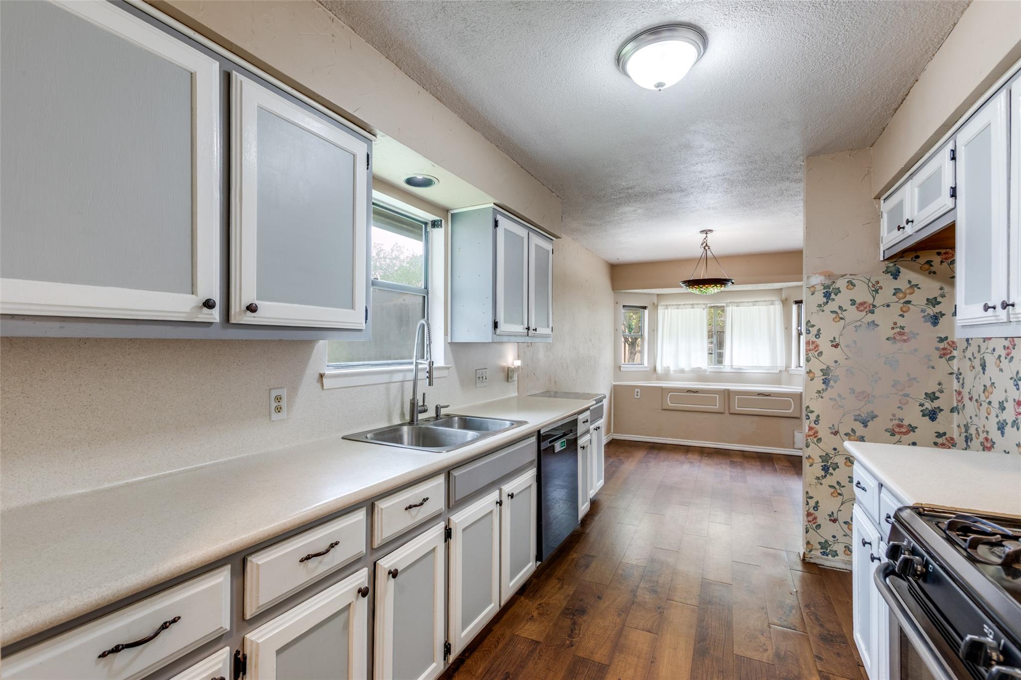 708 Greenwich PL