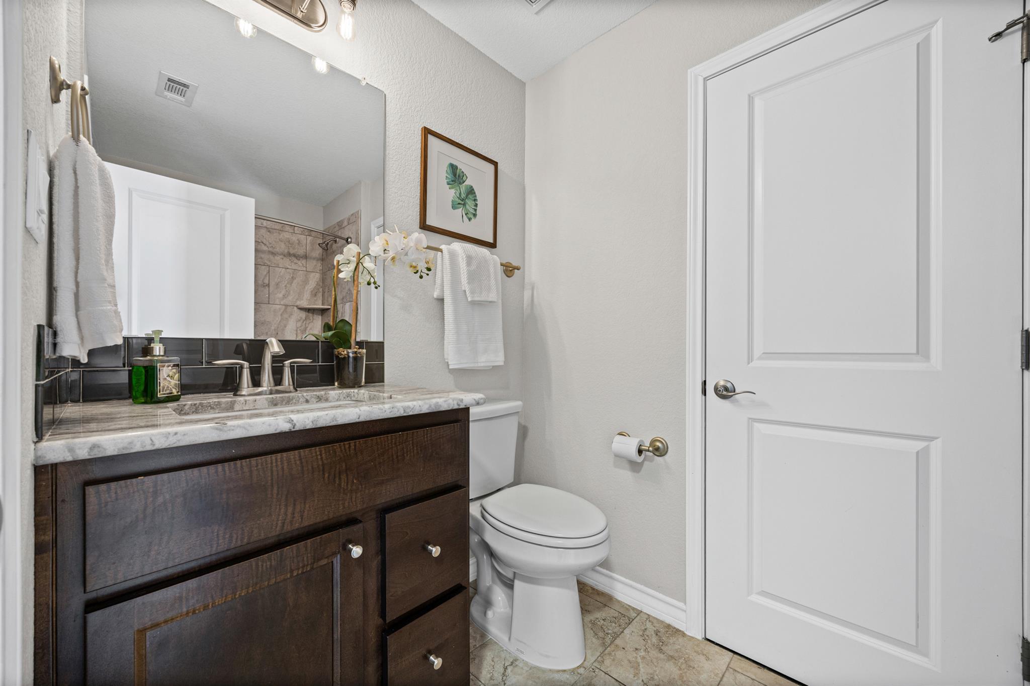 1112 Highknoll LN