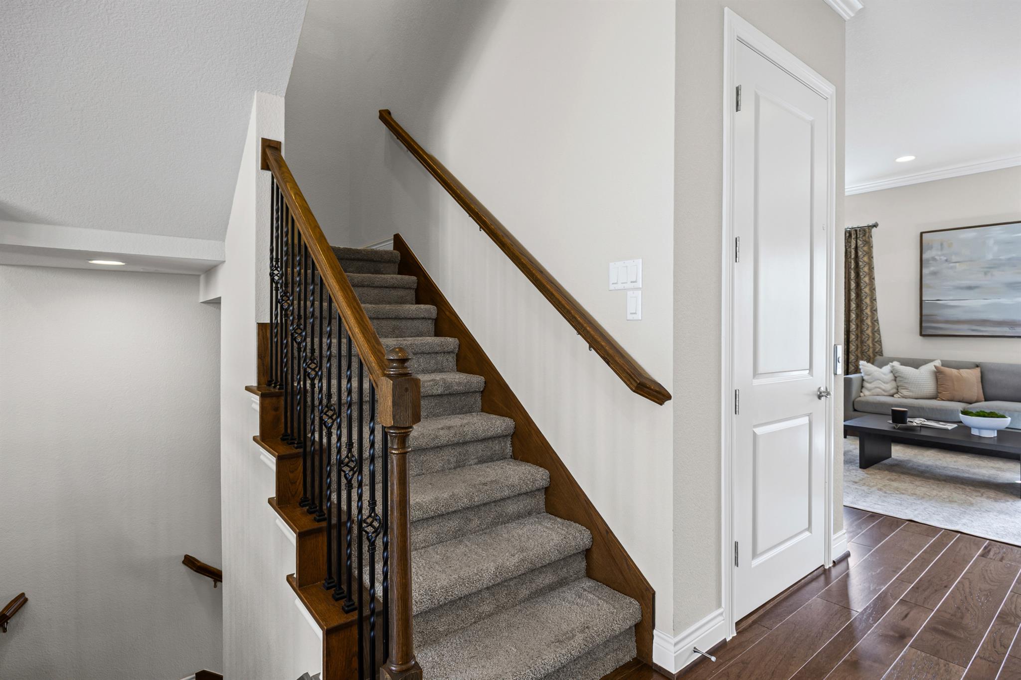 1112 Highknoll LN