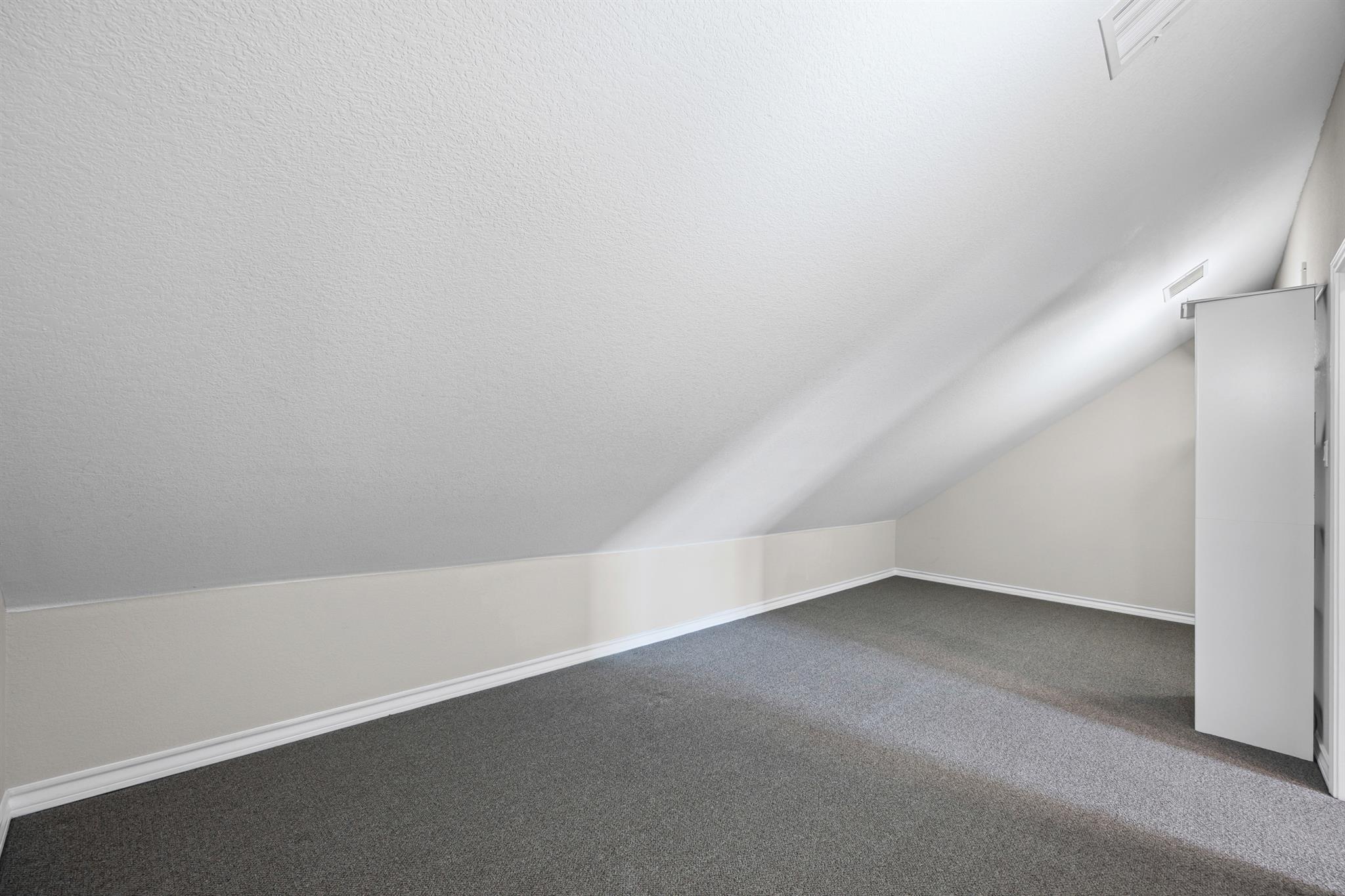 1112 Highknoll LN