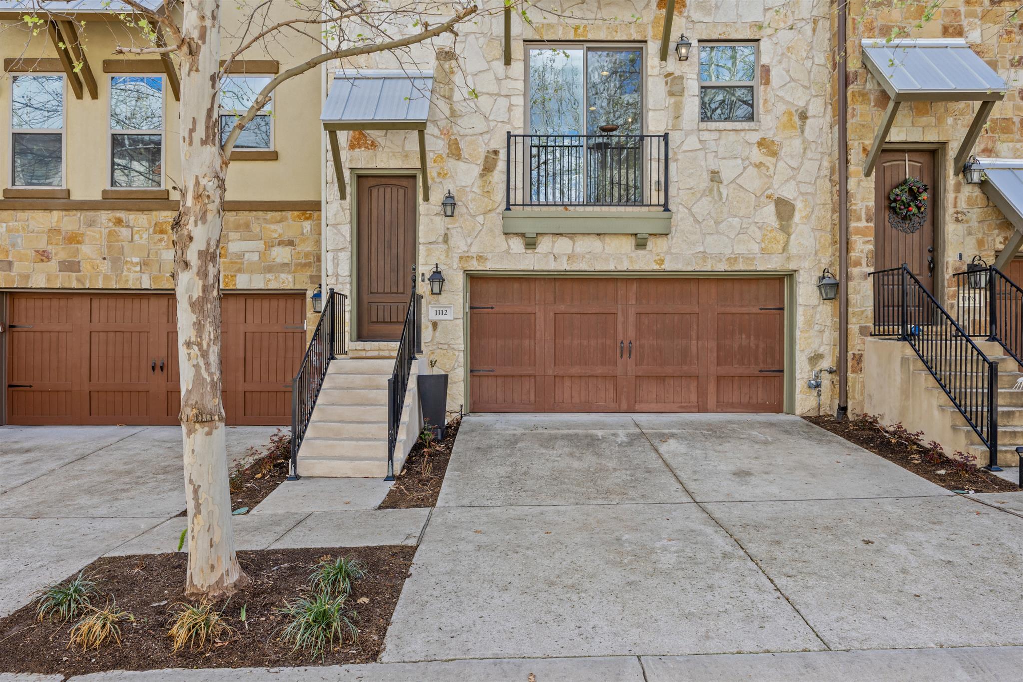 1112 Highknoll LN