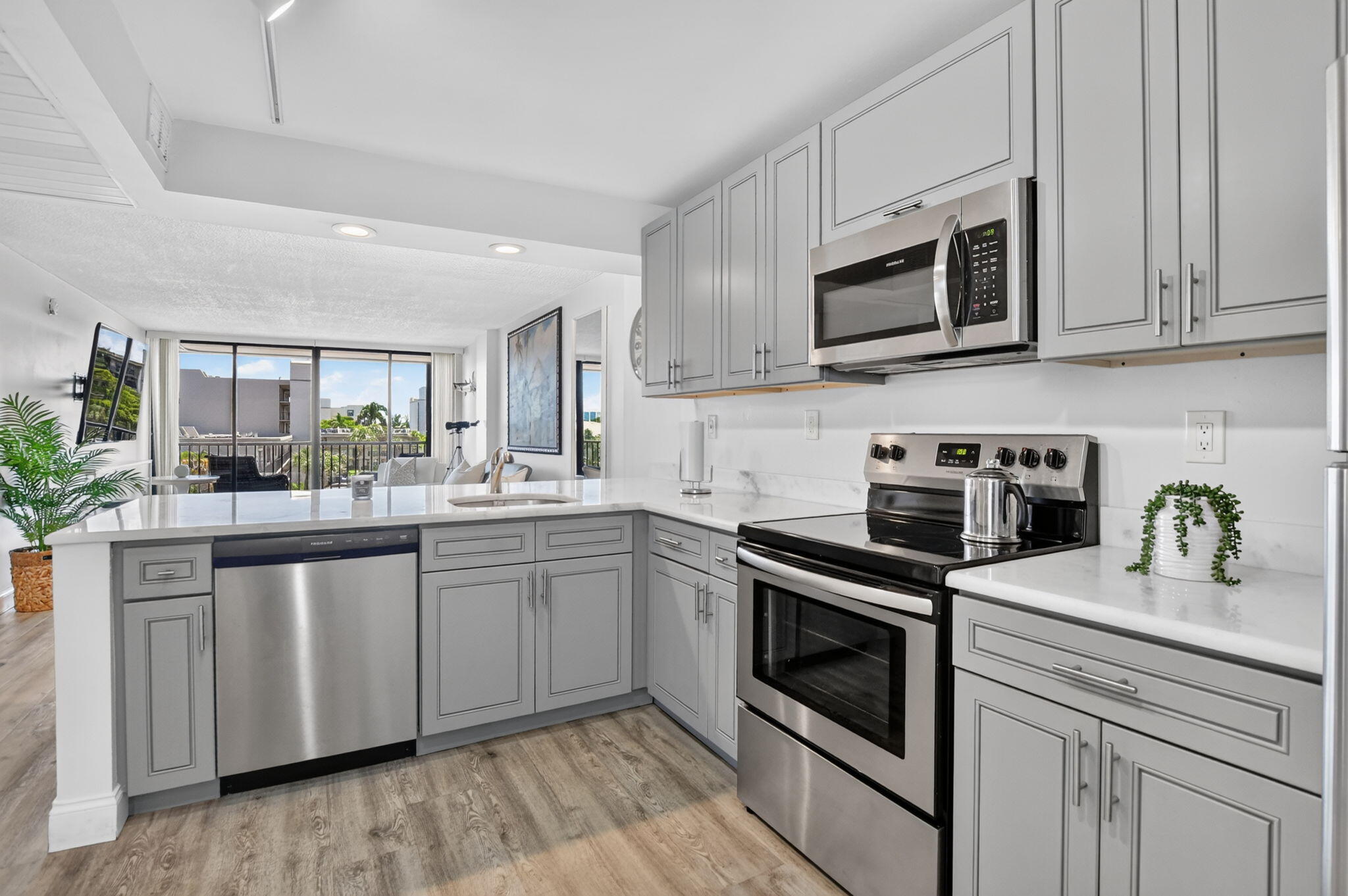 4 Royal Palm Way 403