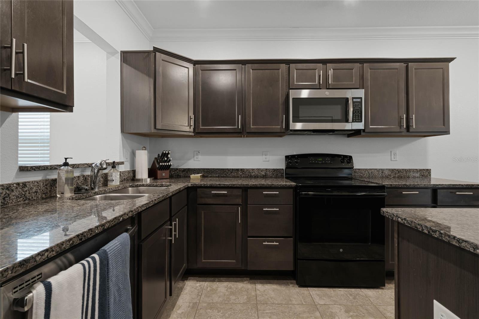 2267 CANYON BREEZE AVE