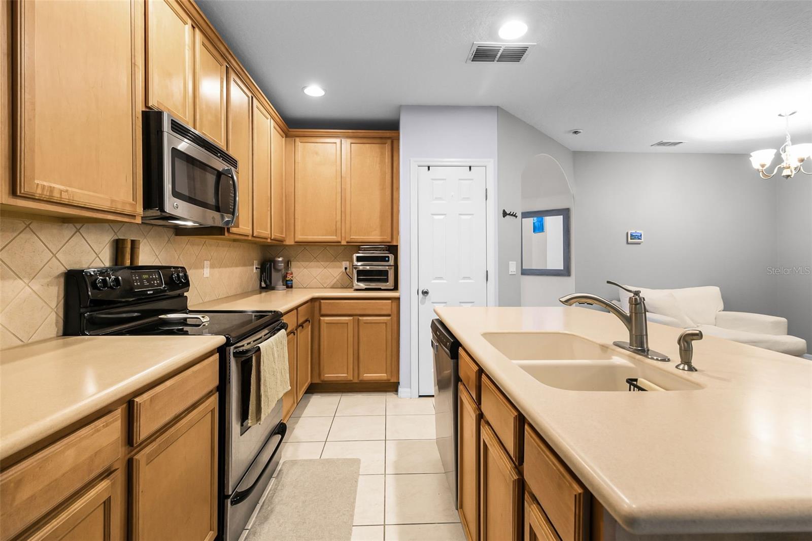 2330 WINDSOR LAKE CIR