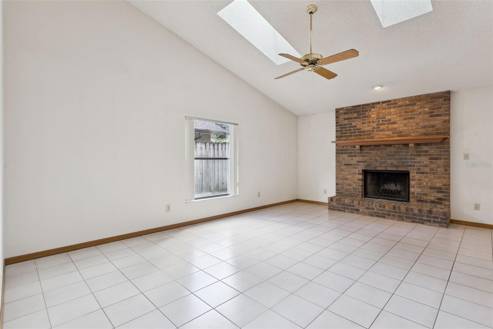 169 CITRUS TREE LN