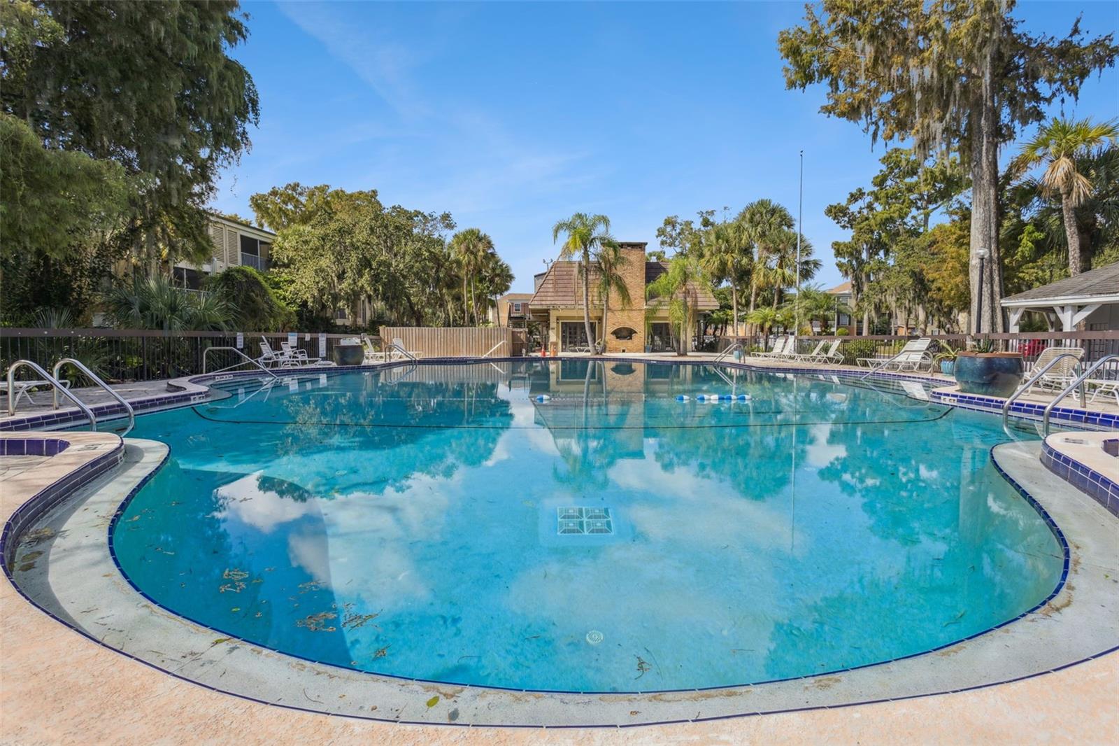 3981 VERSAILLES DR #3981F