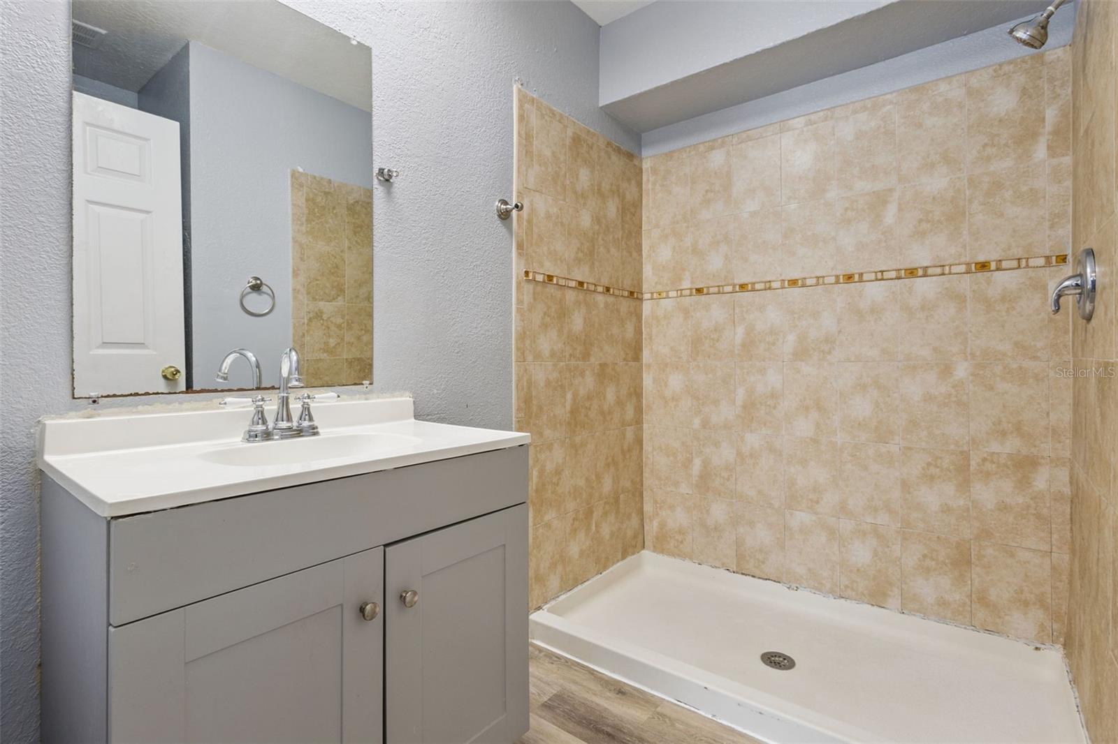 3981 VERSAILLES DR #3981F