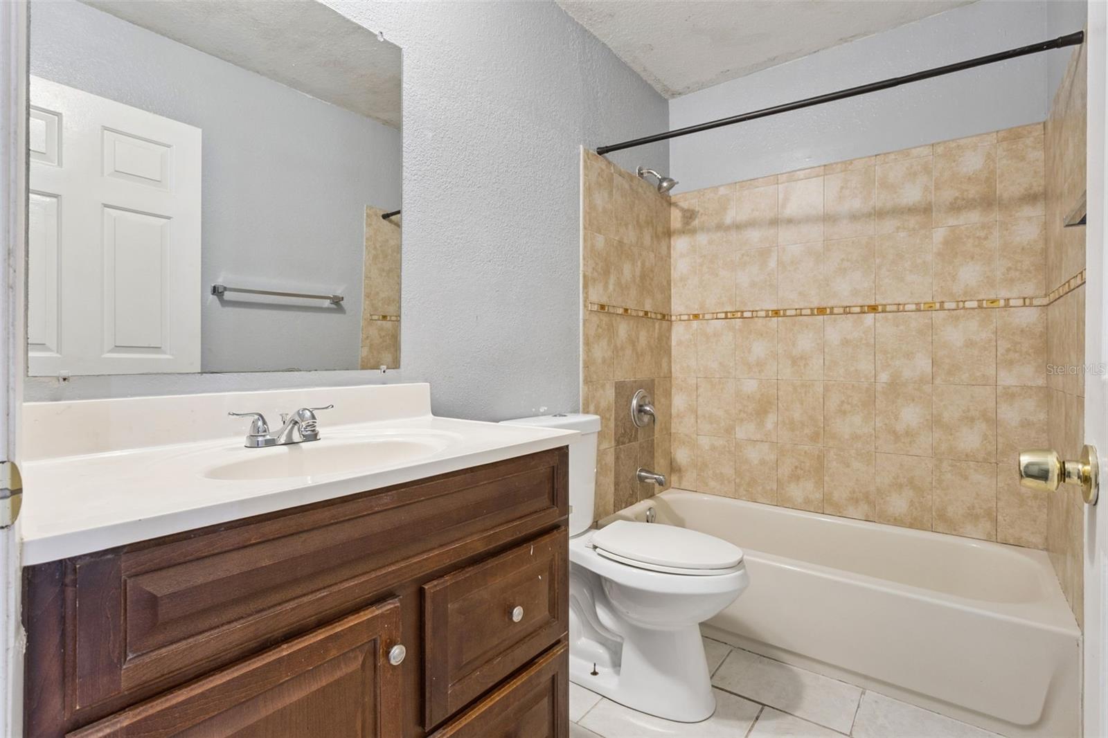 3981 VERSAILLES DR #3981F