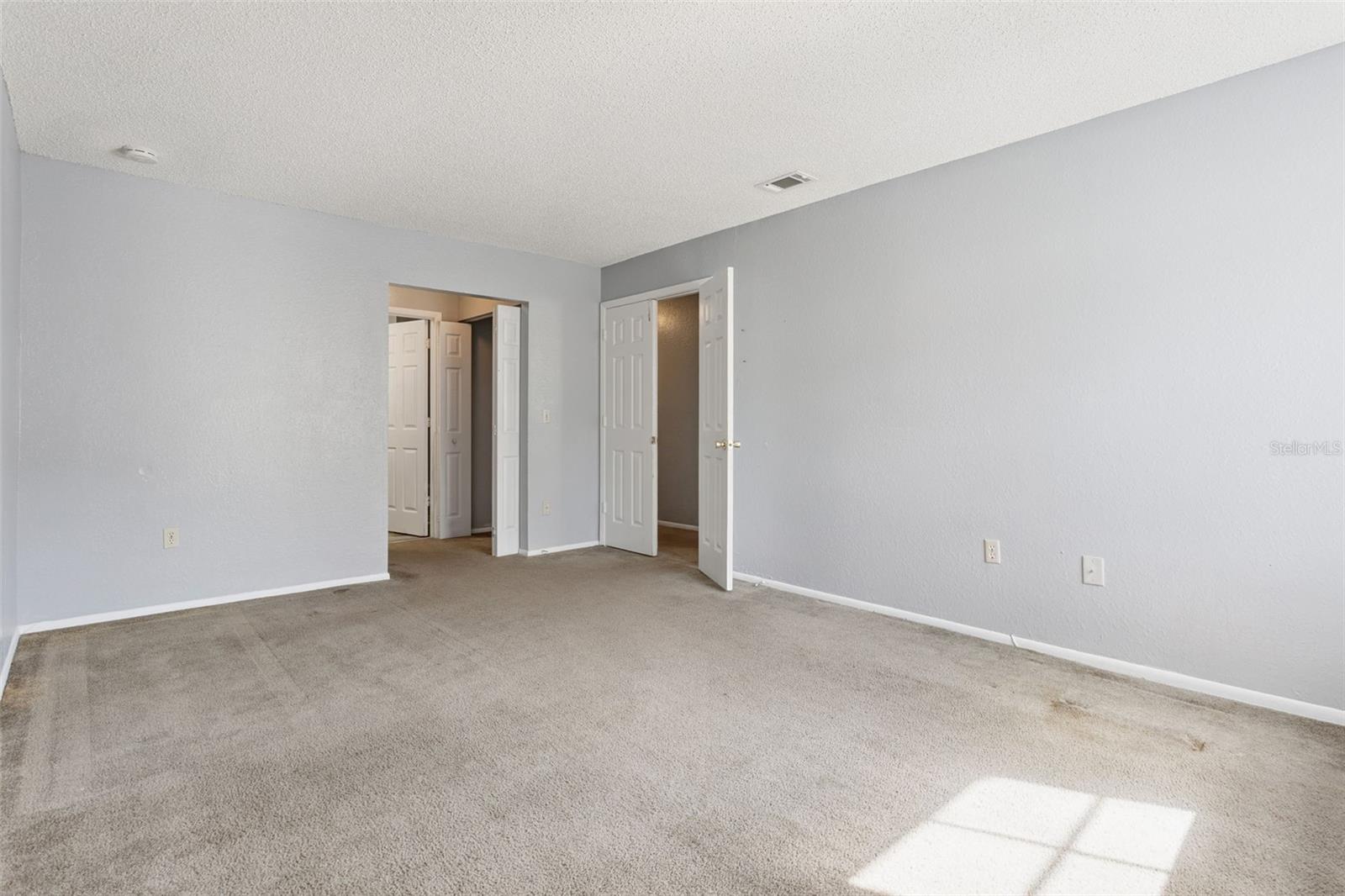 3981 VERSAILLES DR #3981F