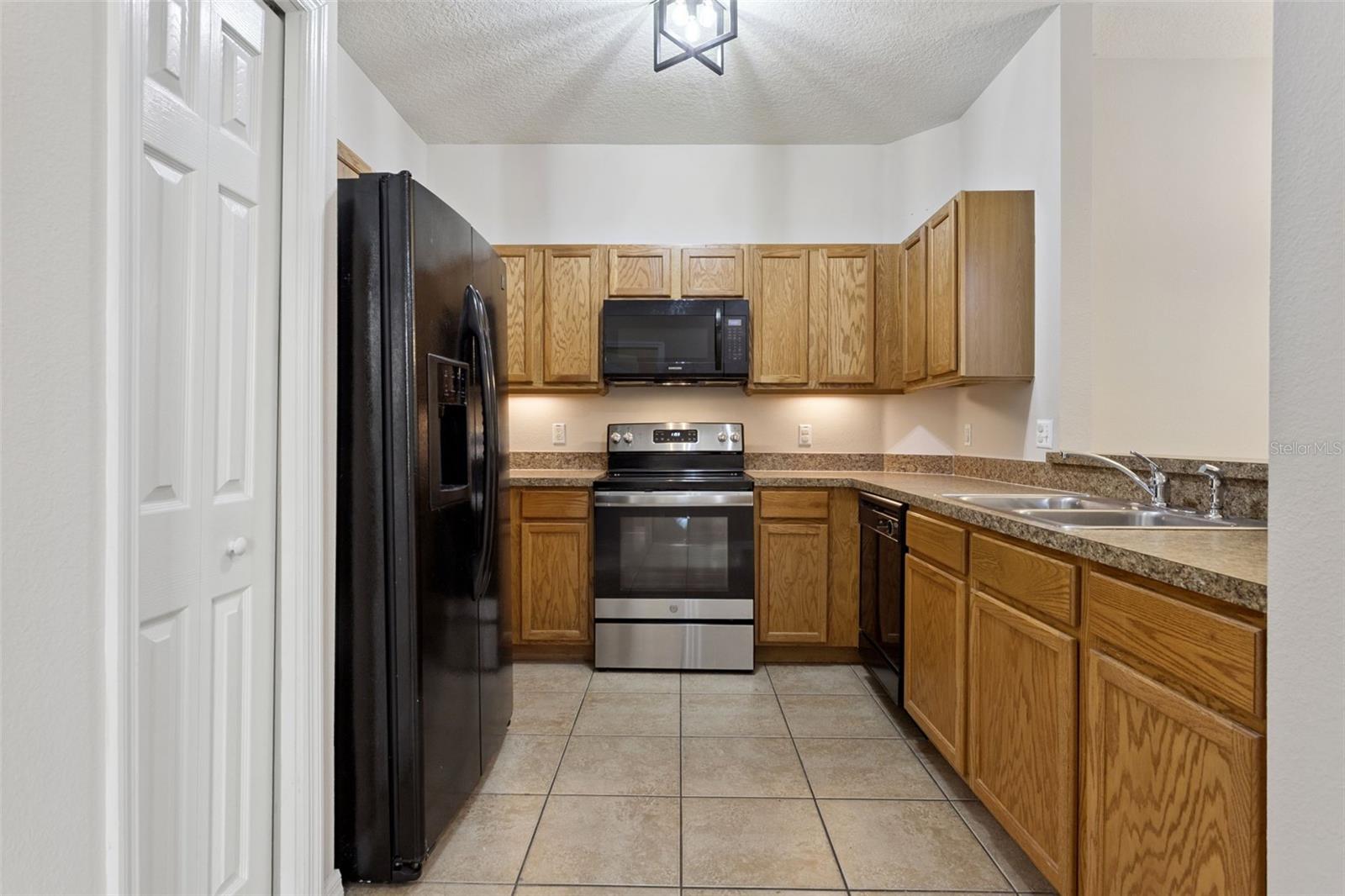 2720 OAKWATER DR #108