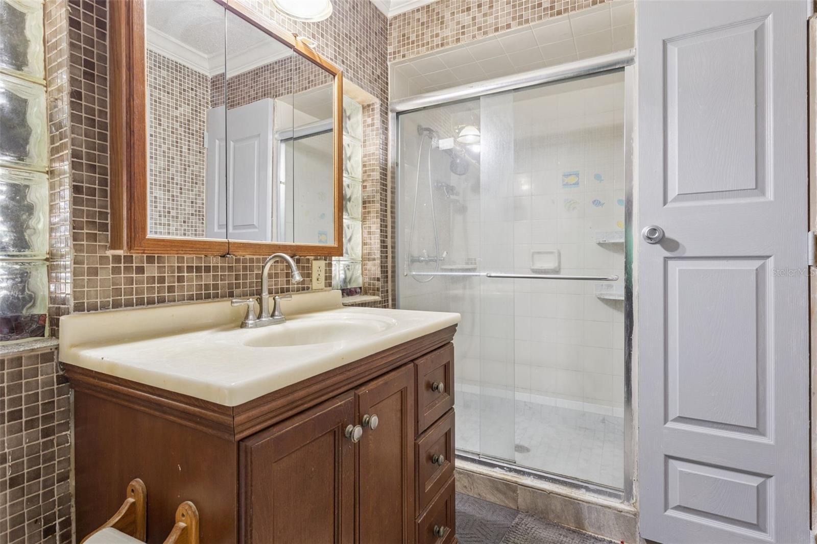 3646 FALLING LEAF LN