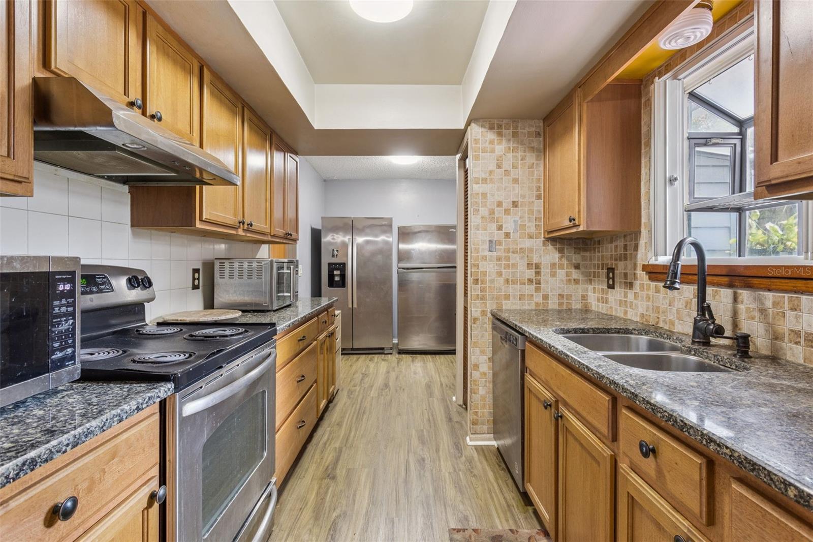 3646 FALLING LEAF LN