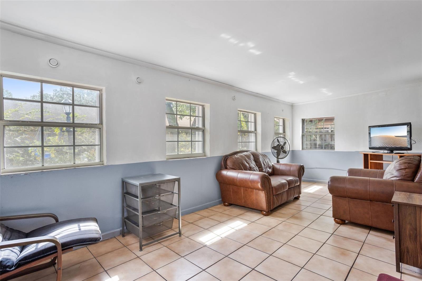 3646 FALLING LEAF LN