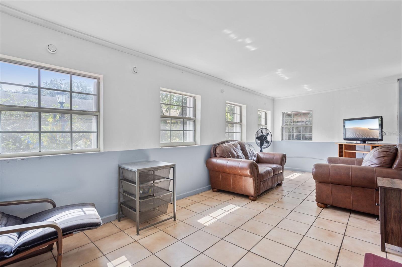 3646 FALLING LEAF LN