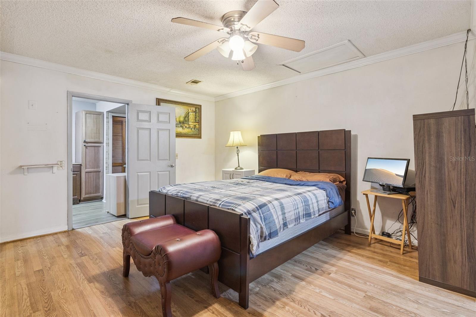 3646 FALLING LEAF LN