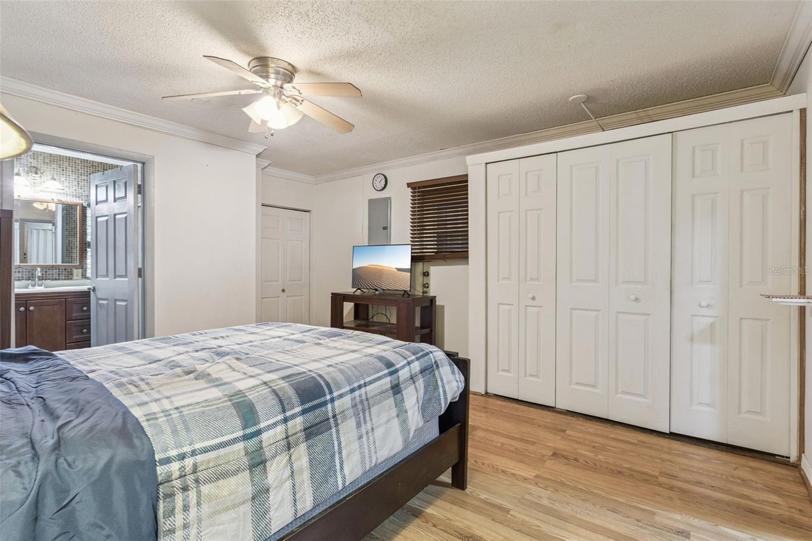 3646 FALLING LEAF LN