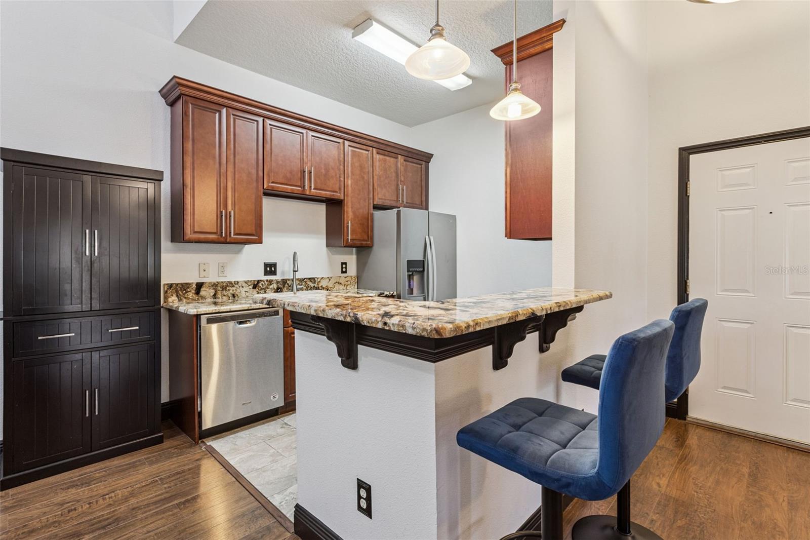 145 N PEARL LAKE CSWY #208